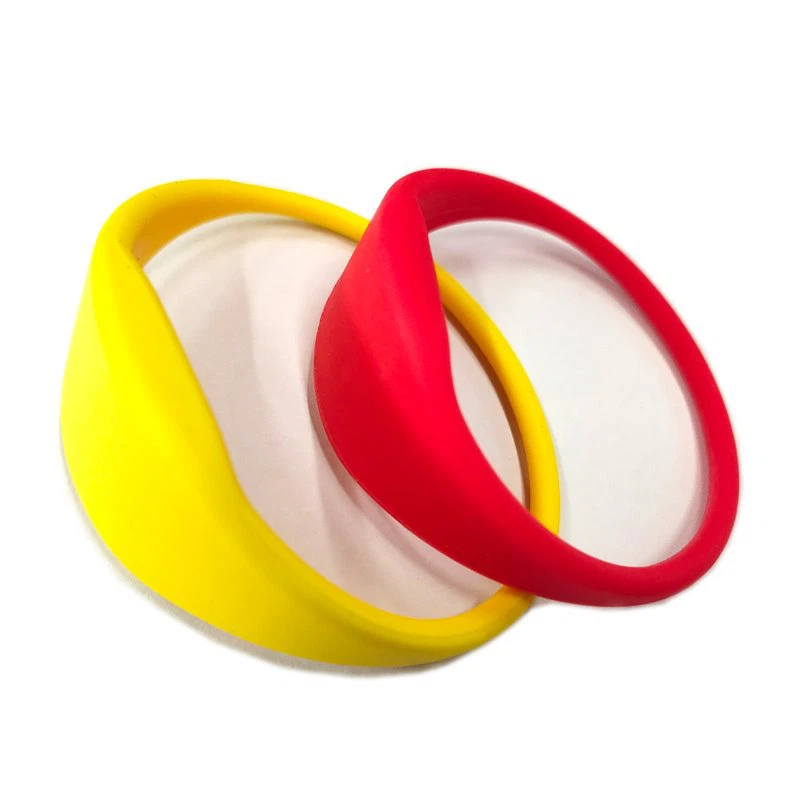 カラフルな NFC ブレスレット